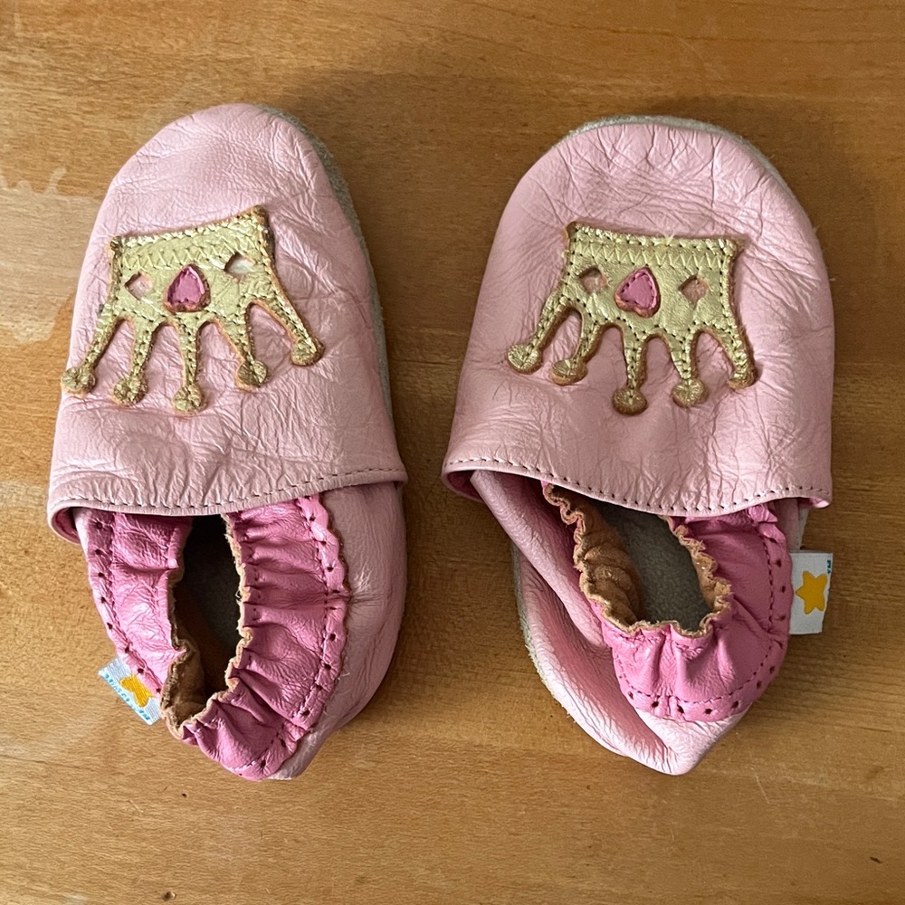Charming leather Pink Kids Slippers with Crown Design